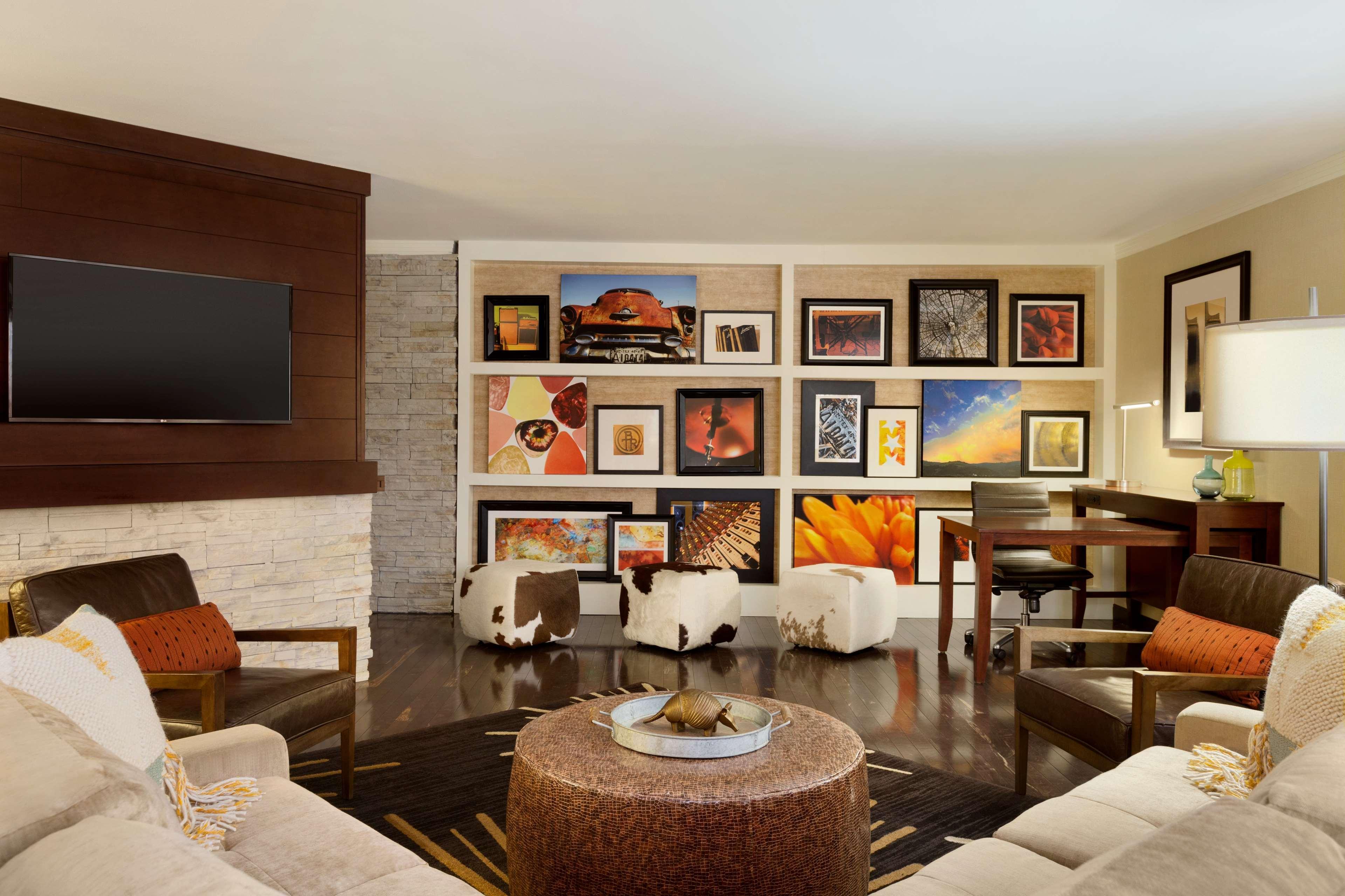 Embassy By Hilton Downtown South Congress 4*