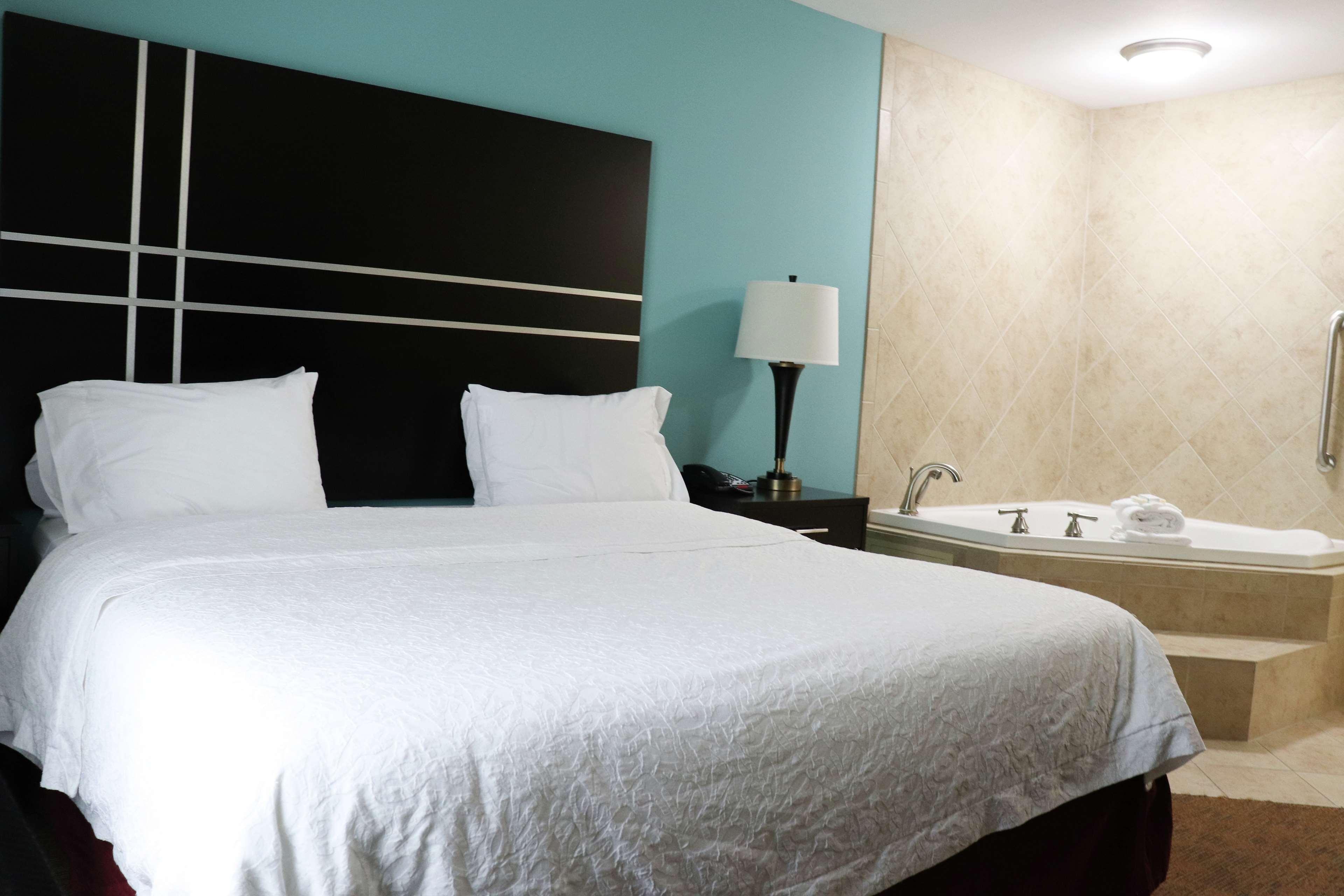 Hampton Oak Hill Hotel 3*