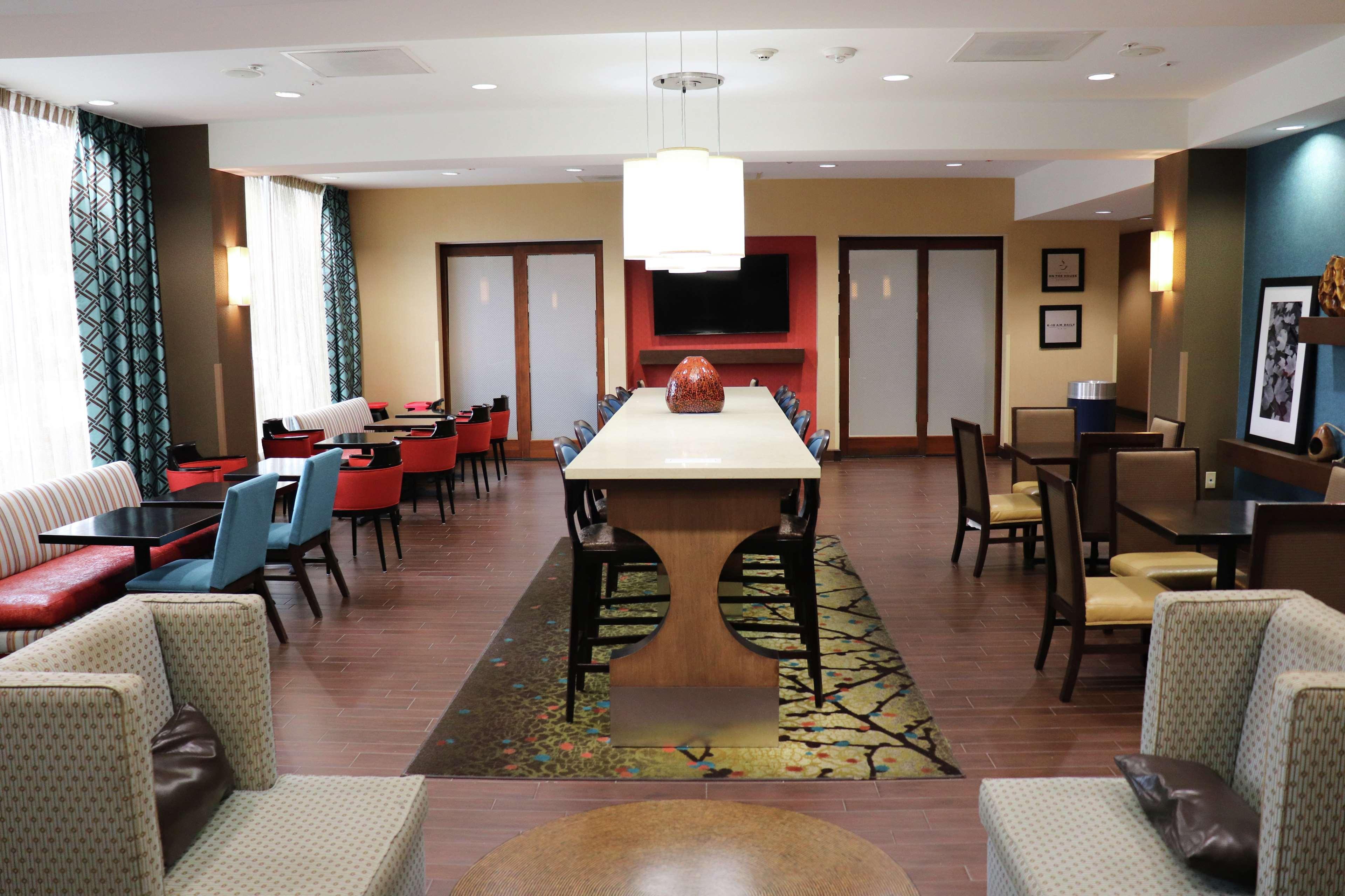 Hampton Oak Hill Hotel