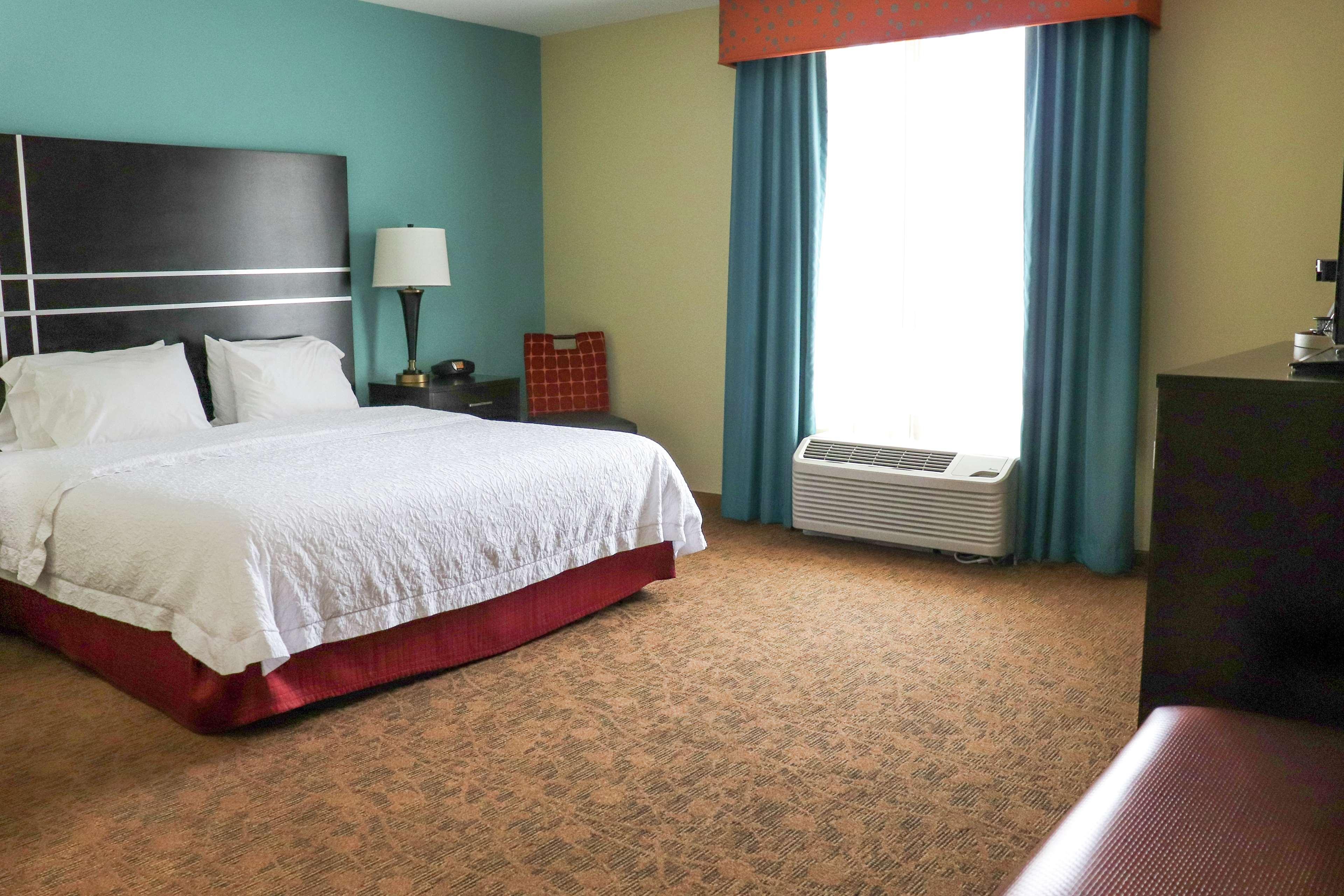 Hampton Oak Hill Hotel 3*