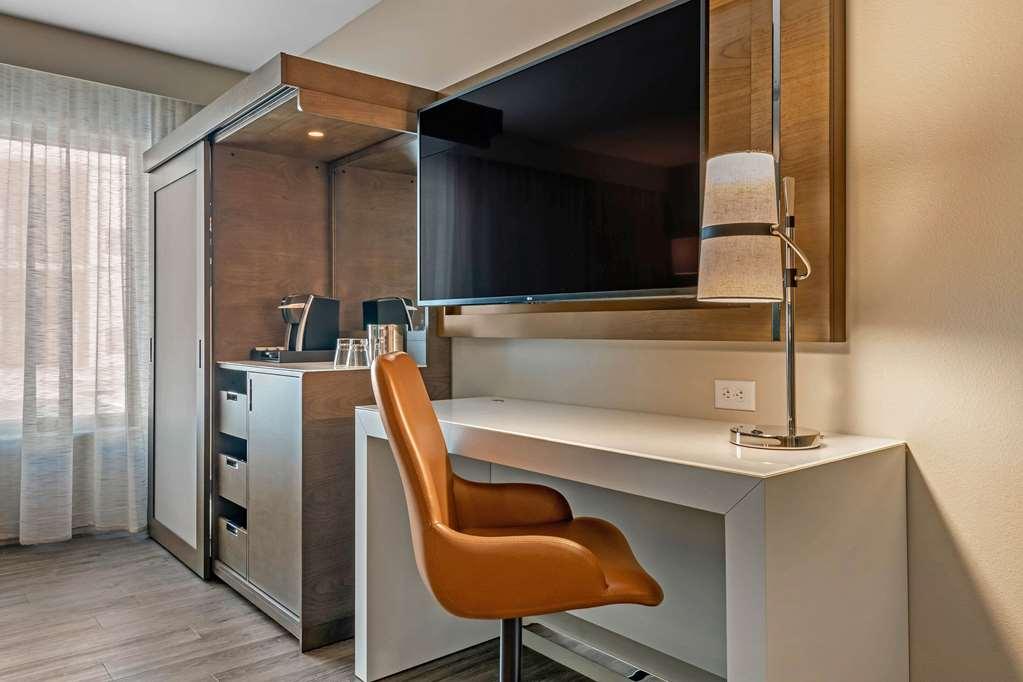 Cambria Downtown Hotel *