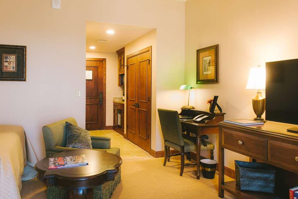 Viata * West Lake Hills