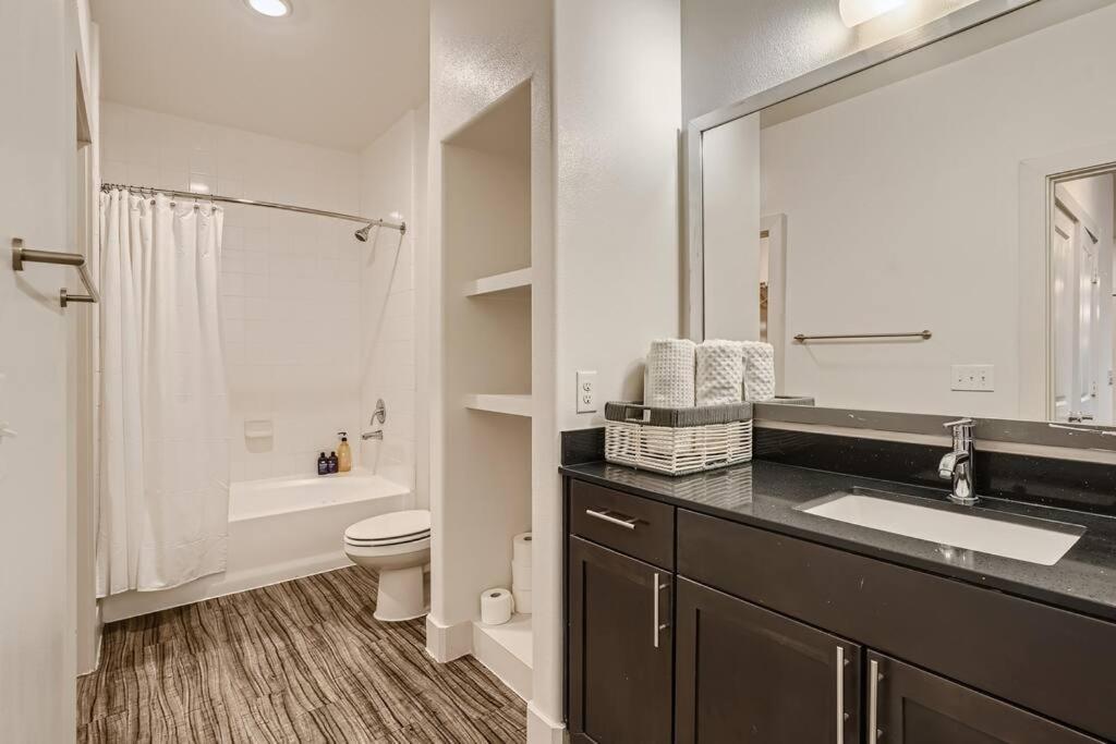 Luxury - Spacious 2bd 2ba, In Domain Austin