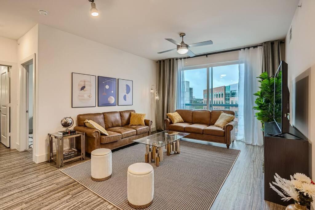 Luxury - Spacious 2bd 2ba, In Domain Apartment
