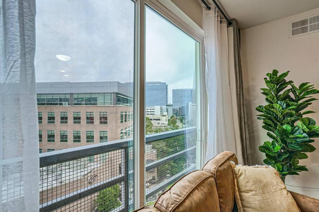 Luxury - Spacious 2bd 2ba, In Domain *