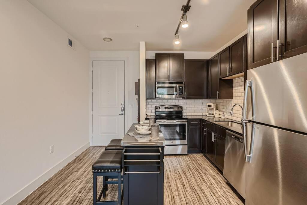 Luxury - Spacious 2bd 2ba, In Domain *
