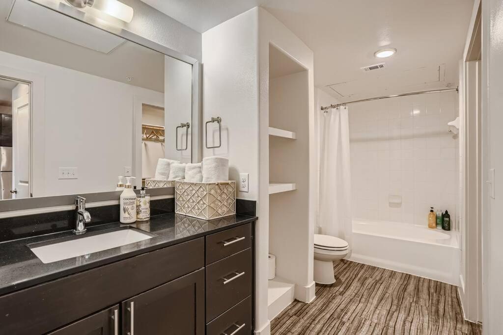 Luxury - Spacious 2bd 2ba, In Domain