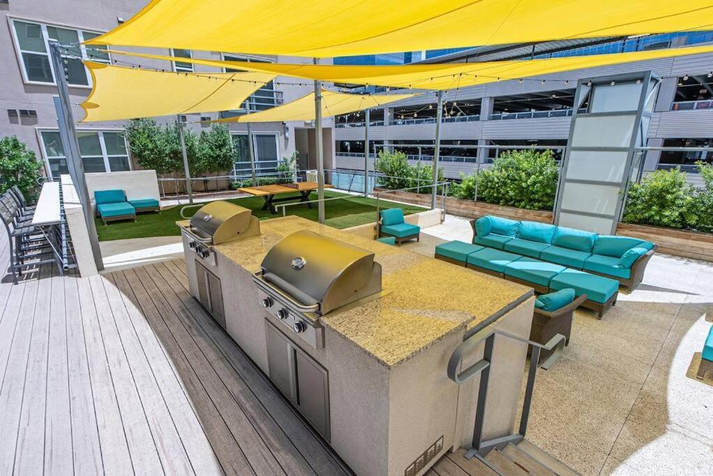 Luxury - Spacious 2bd 2ba, In Domain Apartment *