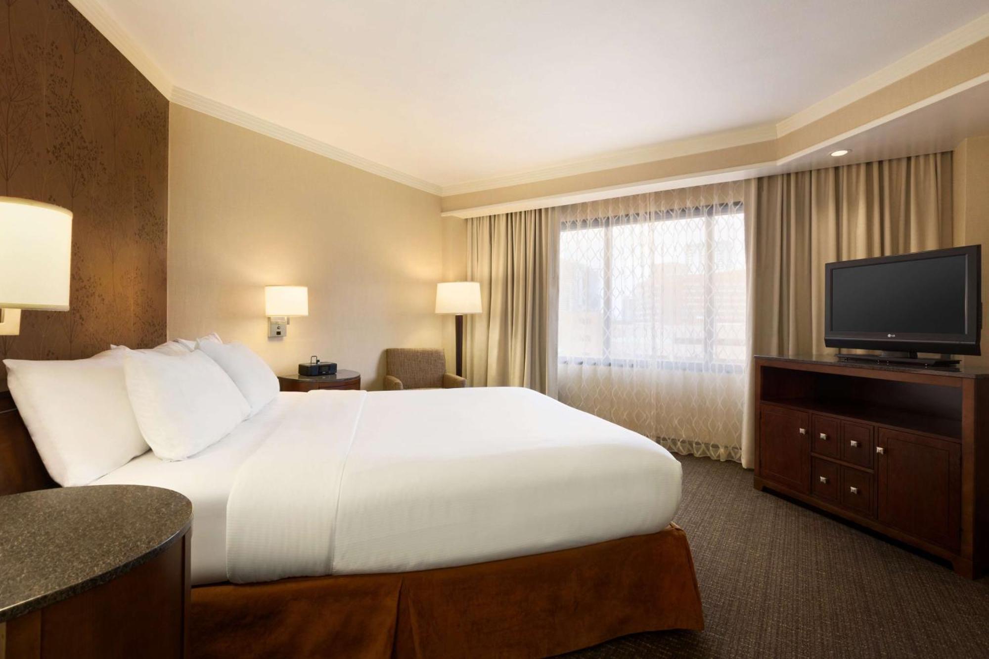 Hotel Embassy By Hilton Downtown South Congress 4*