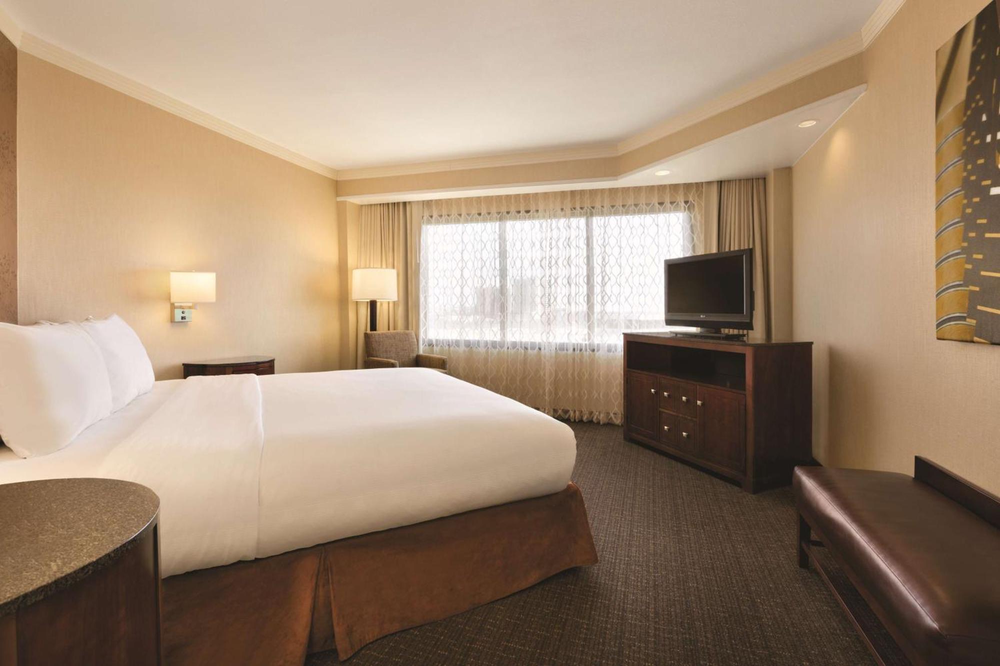 Embassy By Hilton Downtown South Congress 4*