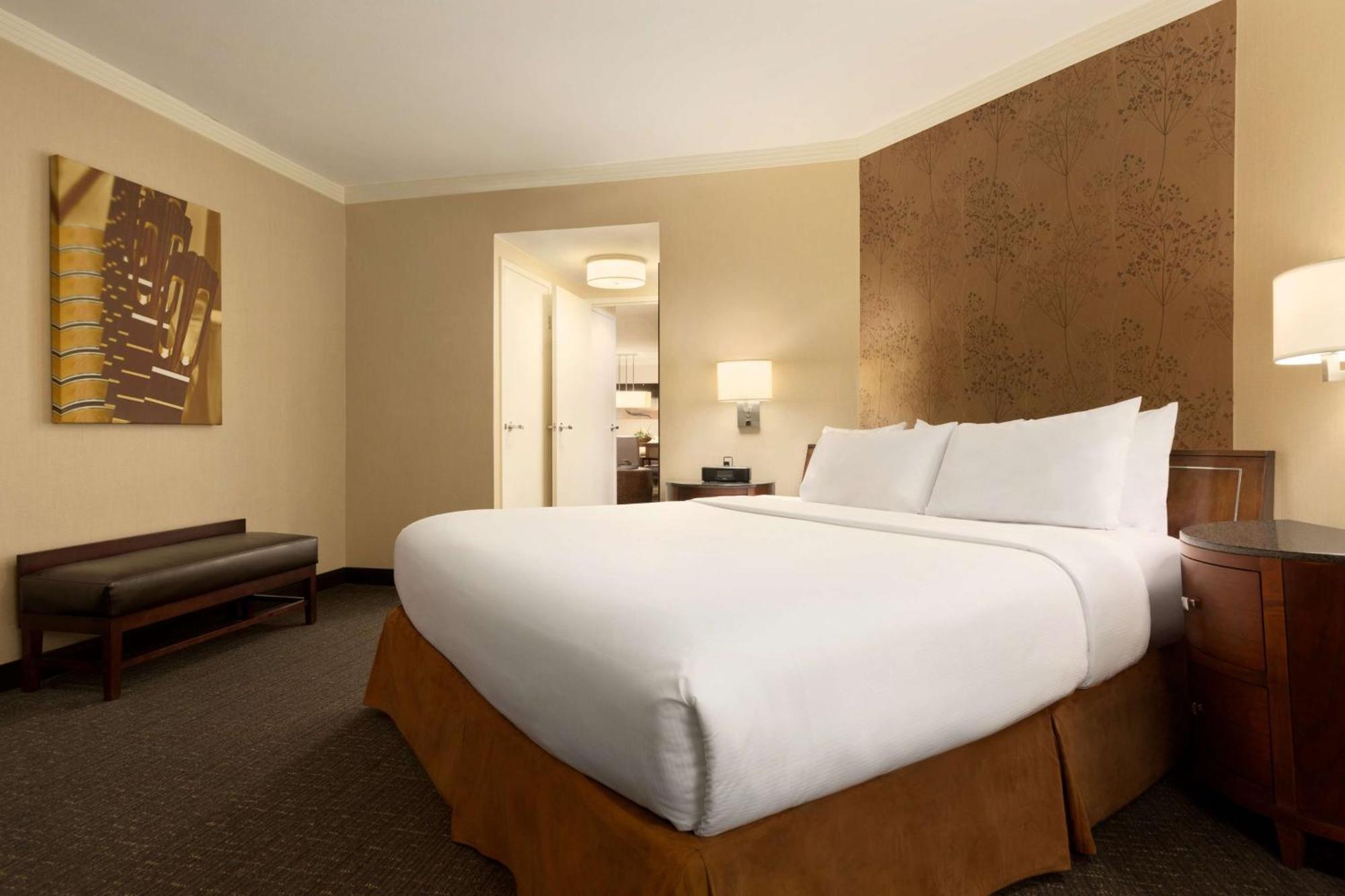 Embassy By Hilton Downtown South Congress 4*