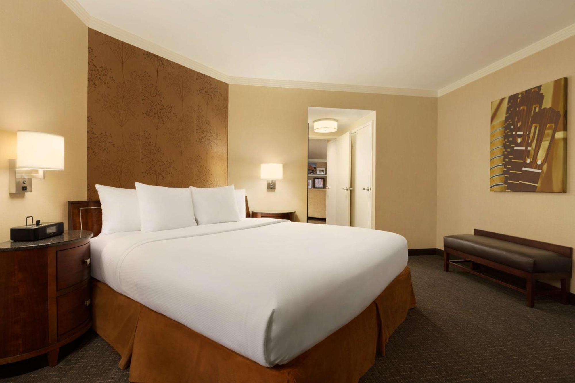 Embassy By Hilton Downtown South Congress 4*