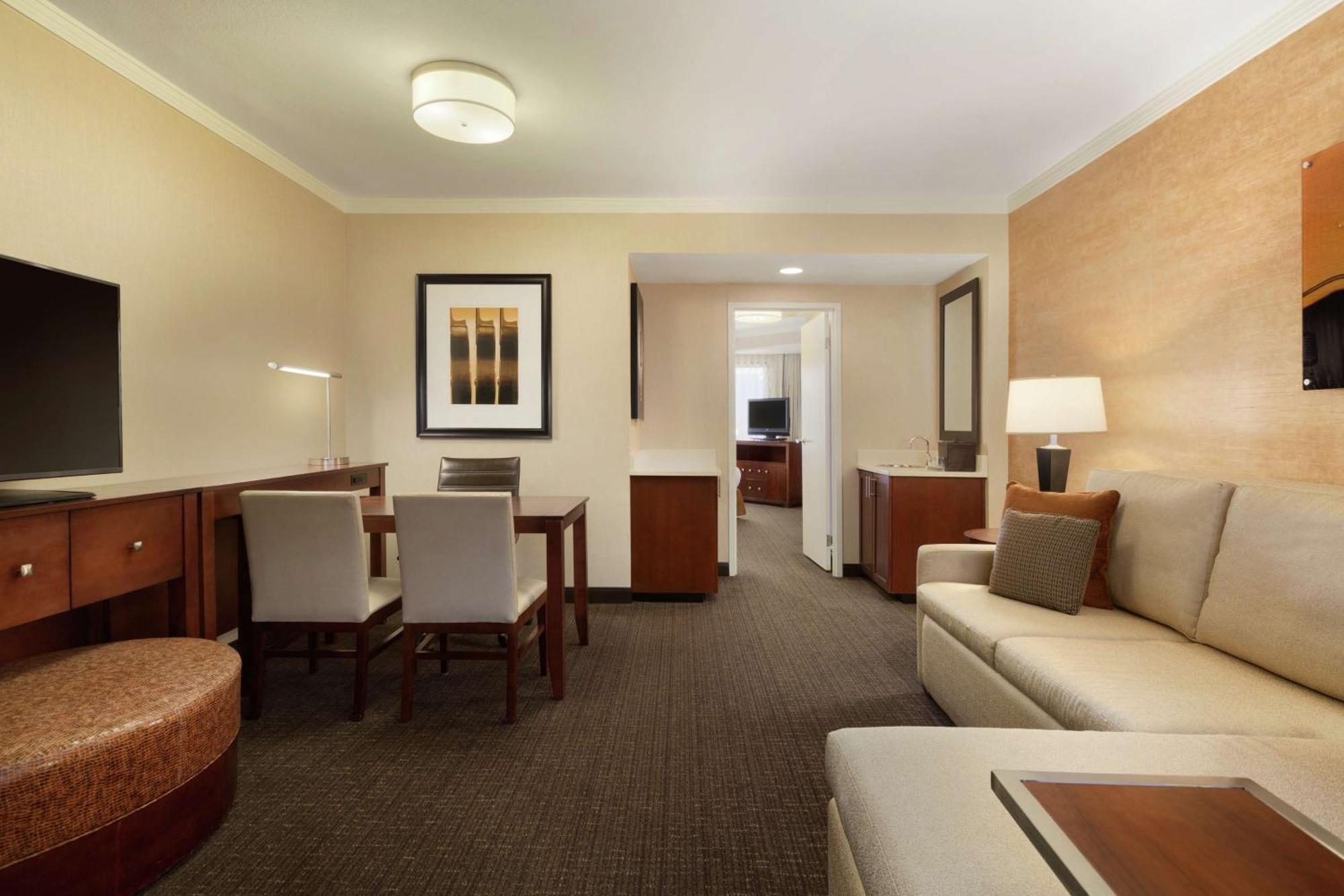 Hotel Embassy By Hilton Downtown South Congress 4*