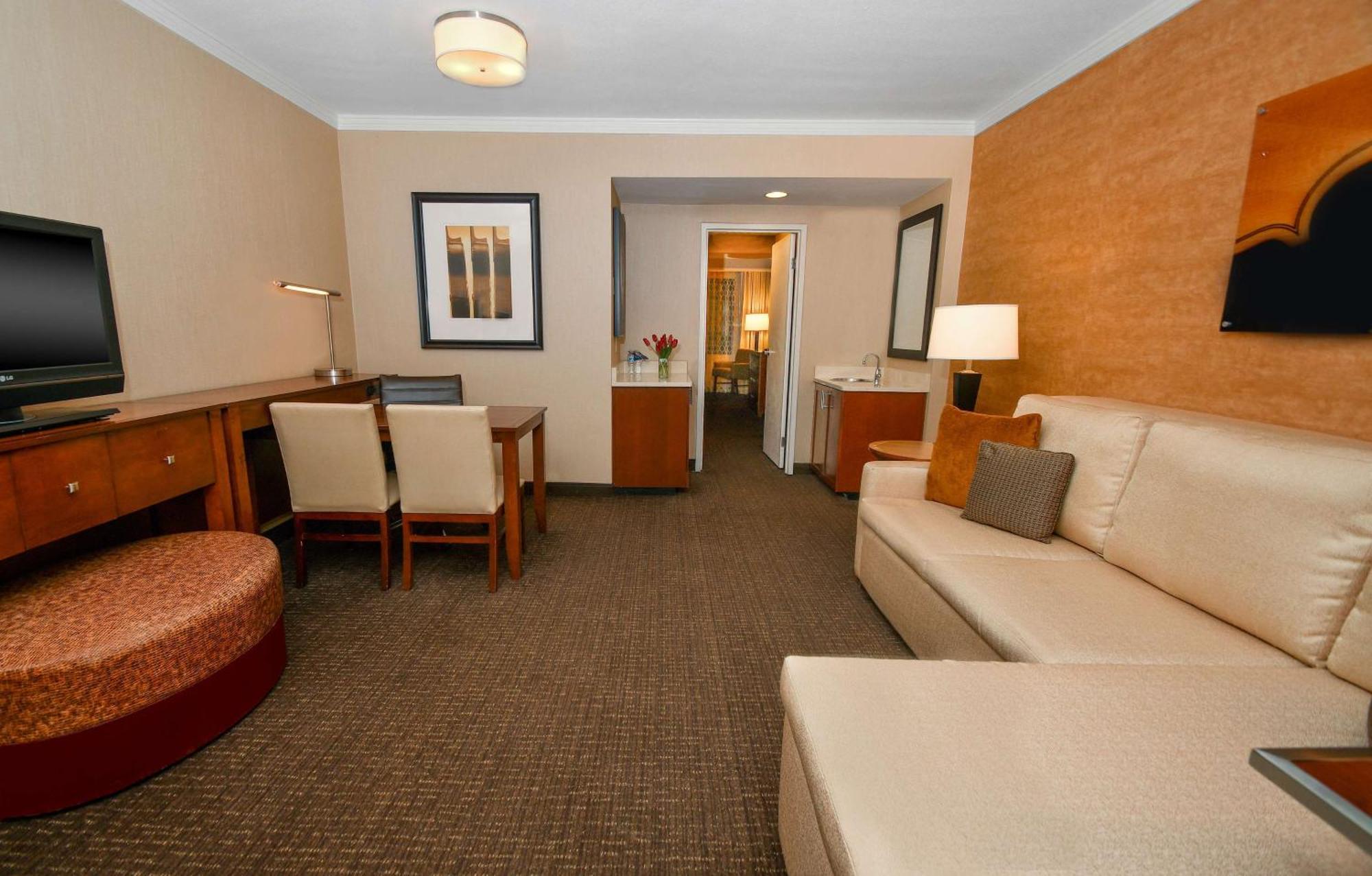 Embassy By Hilton Downtown South Congress Hotel 4*