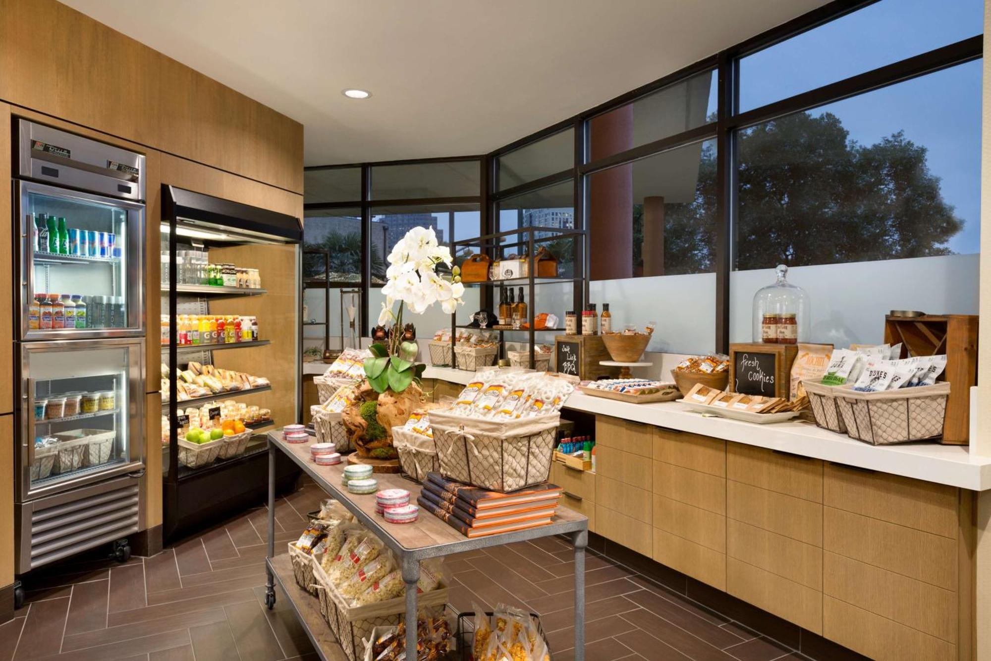 Embassy By Hilton Downtown South Congress Hotel 4*