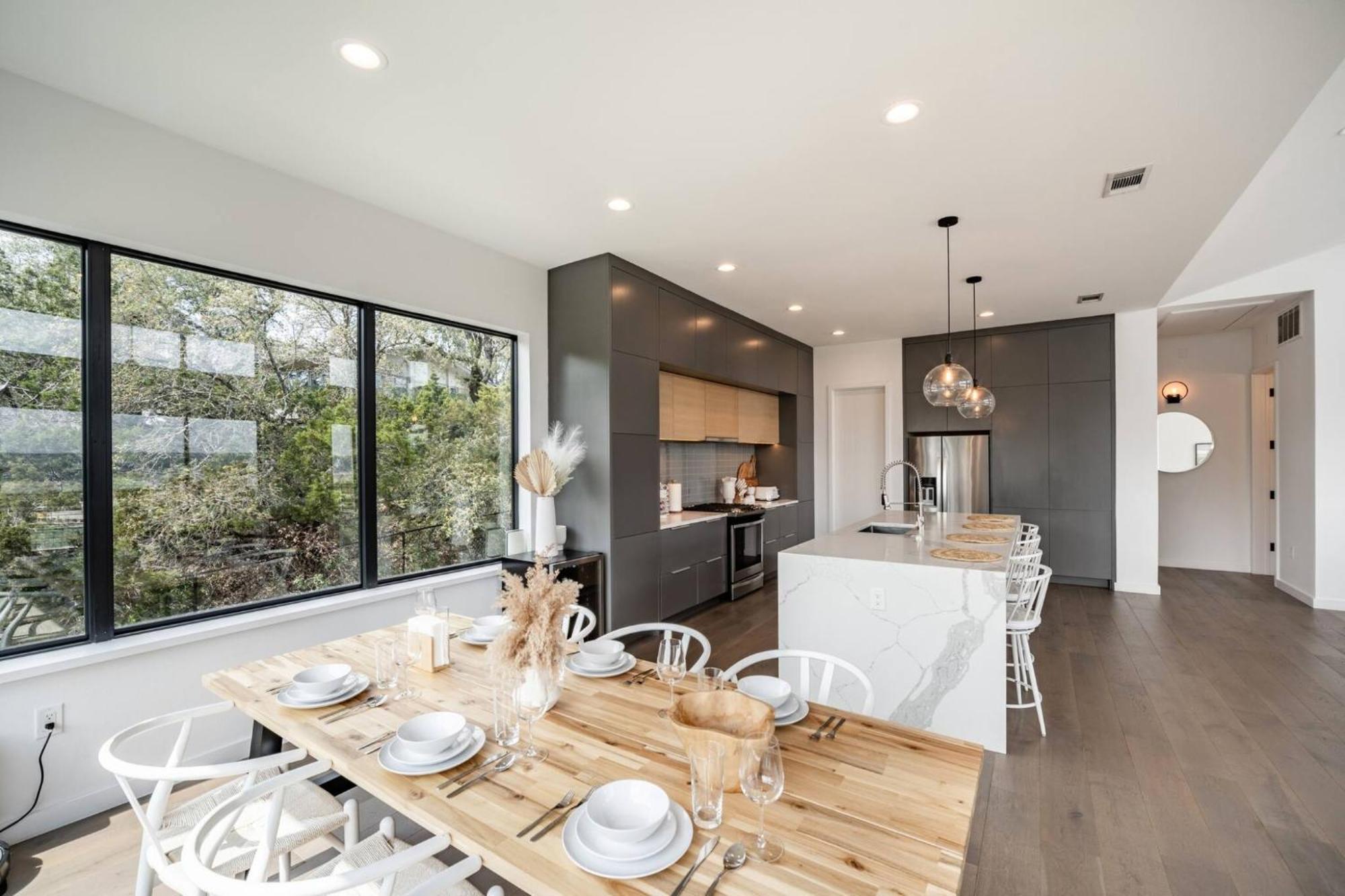 Lakeview Retreat: Terrace Bbq Holiday home *