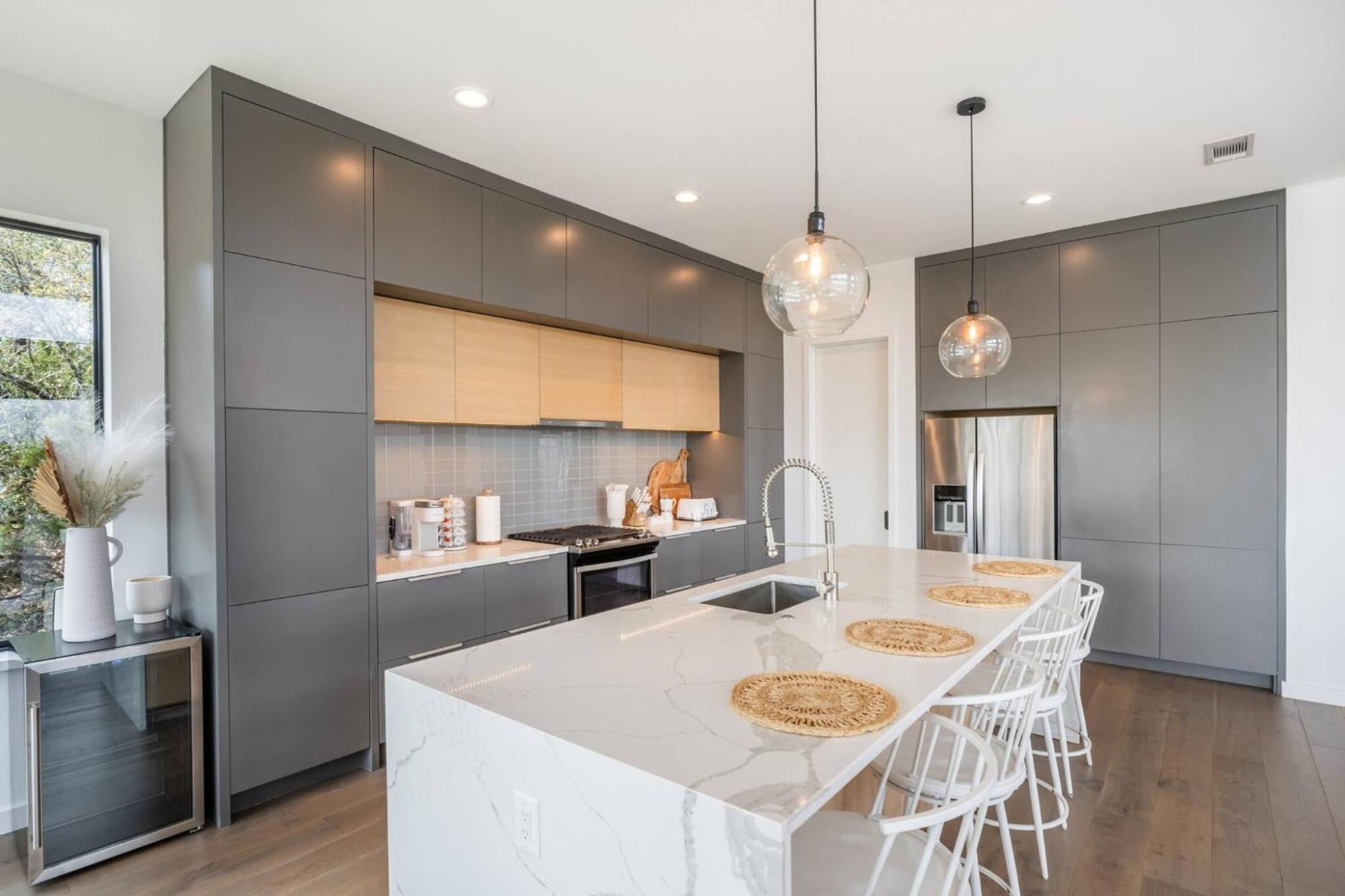 Lakeview Retreat: Terrace Bbq * Austin