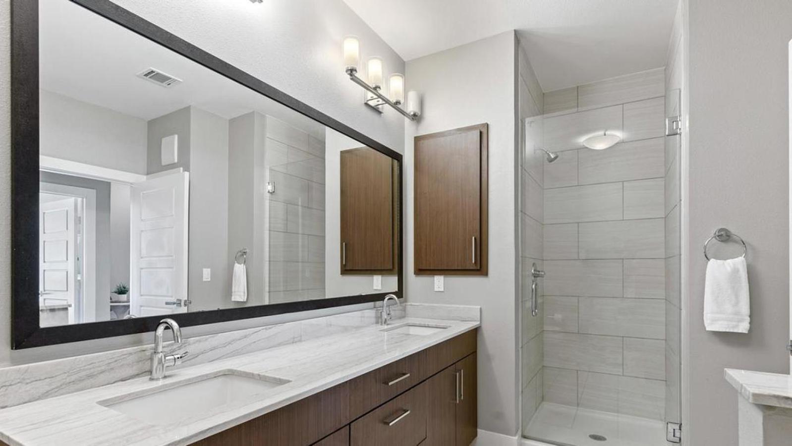 Landing Modern With Amazing Amenities * Austin