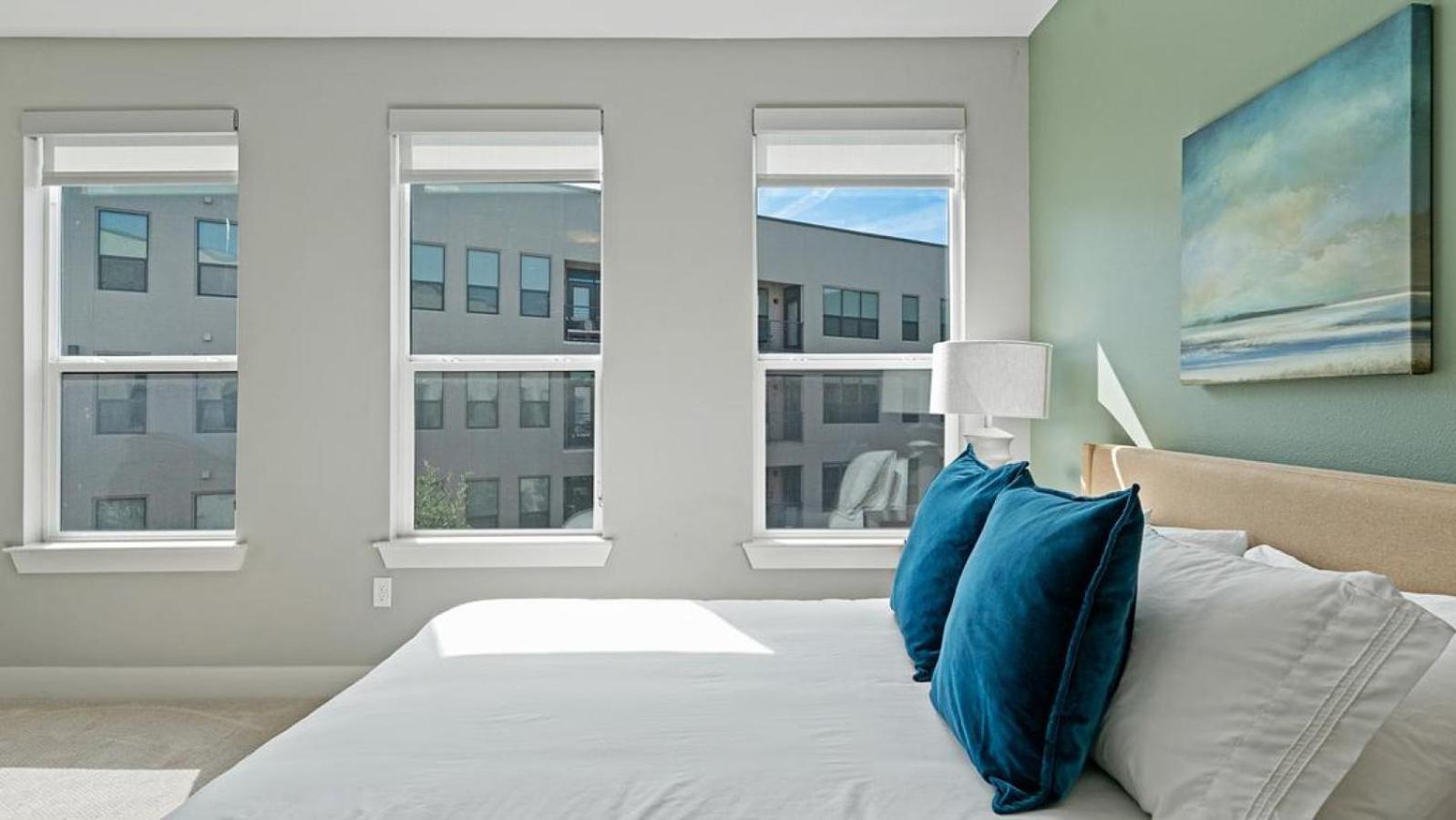 Landing Modern With Amazing Amenities *
