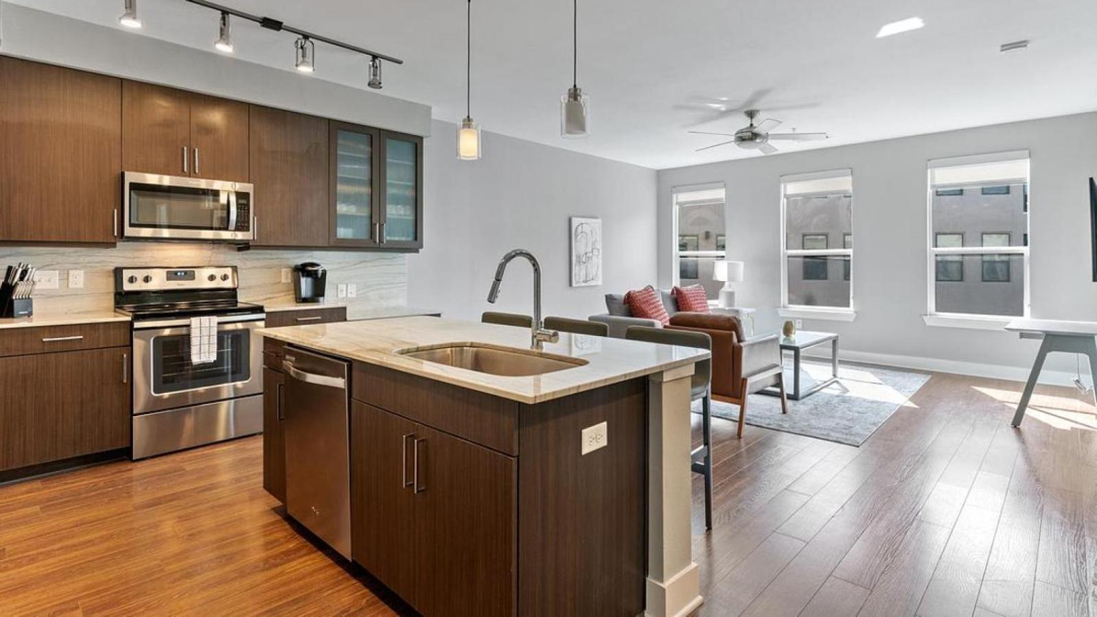 Landing Modern With Amazing Amenities Apartment