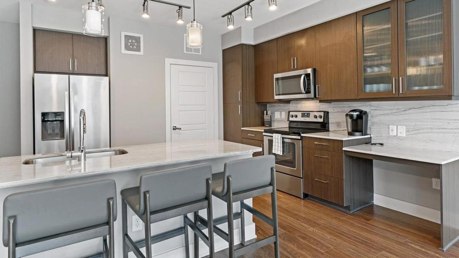 Landing Modern With Amazing Amenities * Austin
