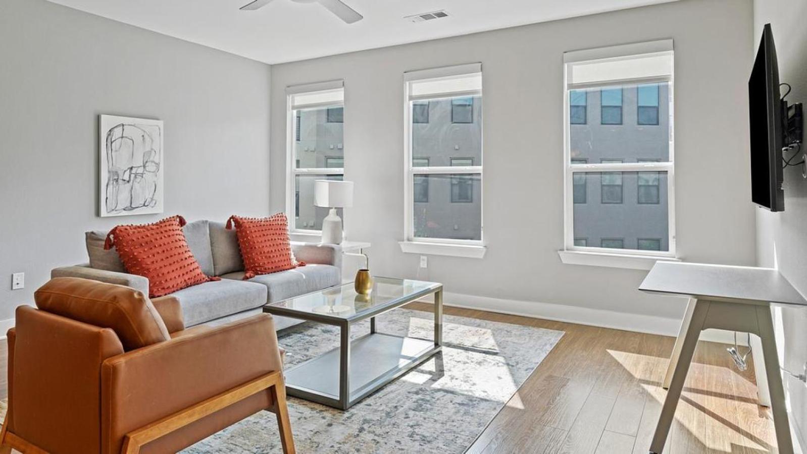 Apartment Landing Modern With Amazing Amenities