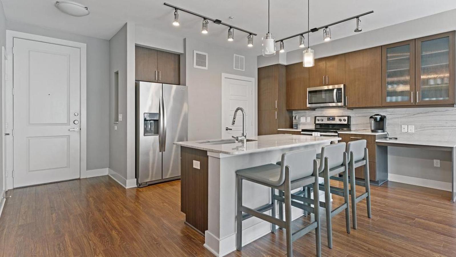 Landing Modern With Amazing Amenities Apartment Austin