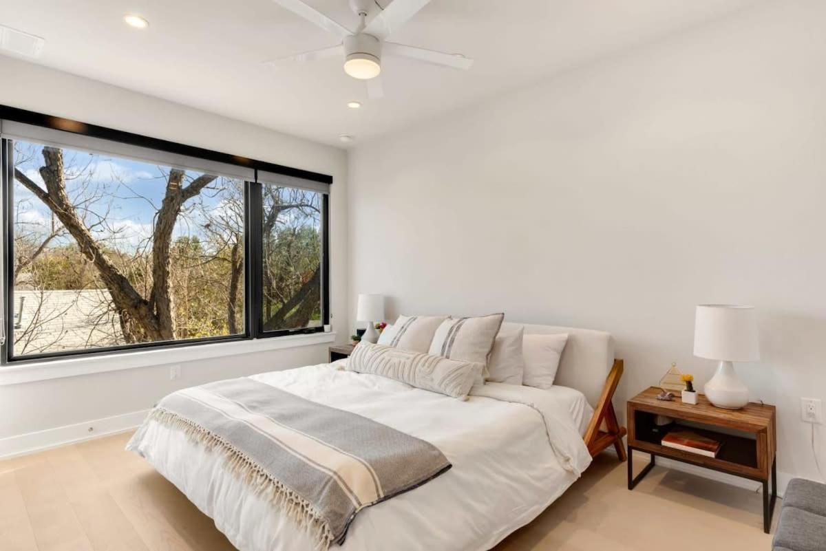 New Modern 3 Bedroom House In Hip East Holiday home