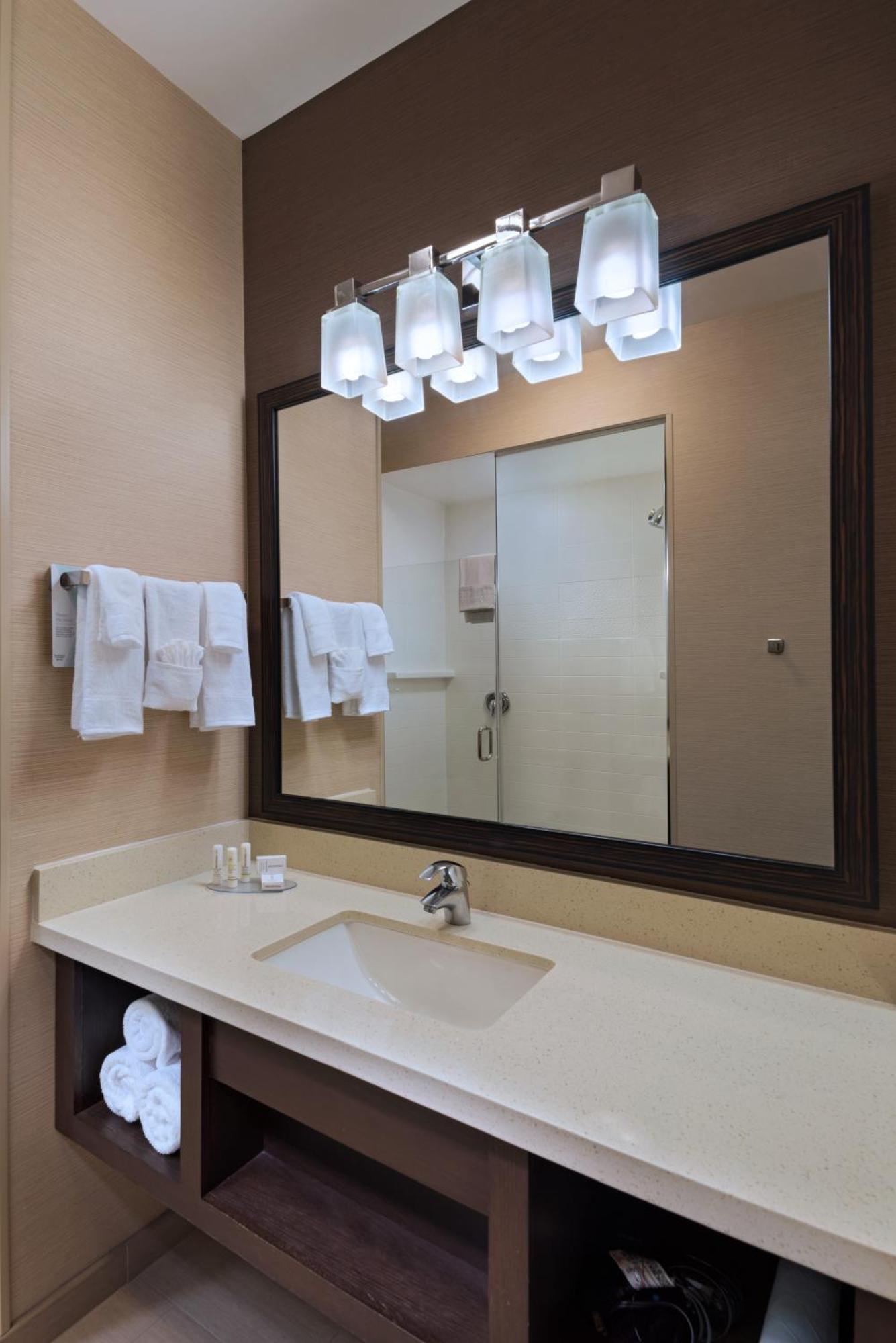 Fairfield And By Marriott Northwest/research Blvd 3*