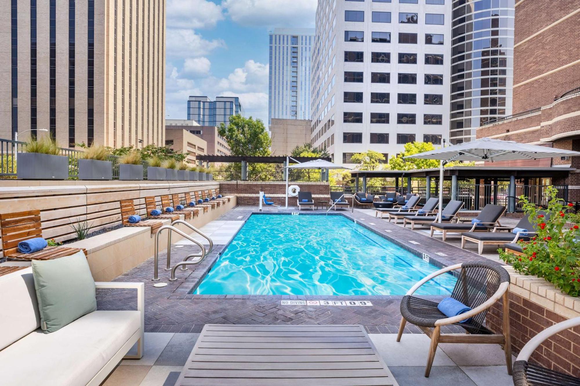 Doubletree By Hilton Downtown Capitol Hotel