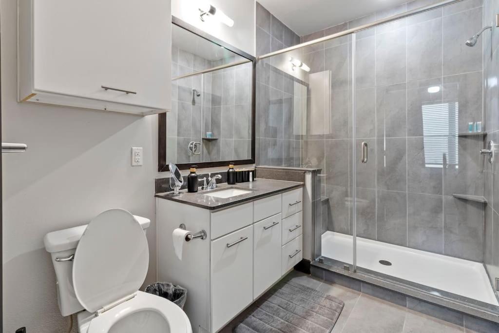 Modern 1br Retreat Pool Free Wi-fi Free Parking *