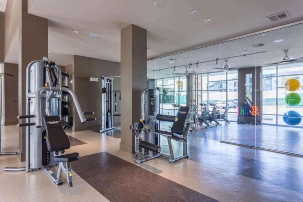 Modern 1br Retreat Pool Free Wi-fi Free Parking Austin
