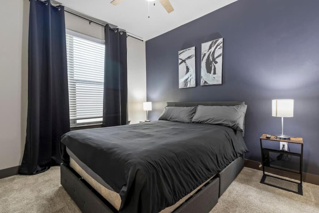 Modern 1br Retreat Pool Free Wi-fi Free Parking Apartment *