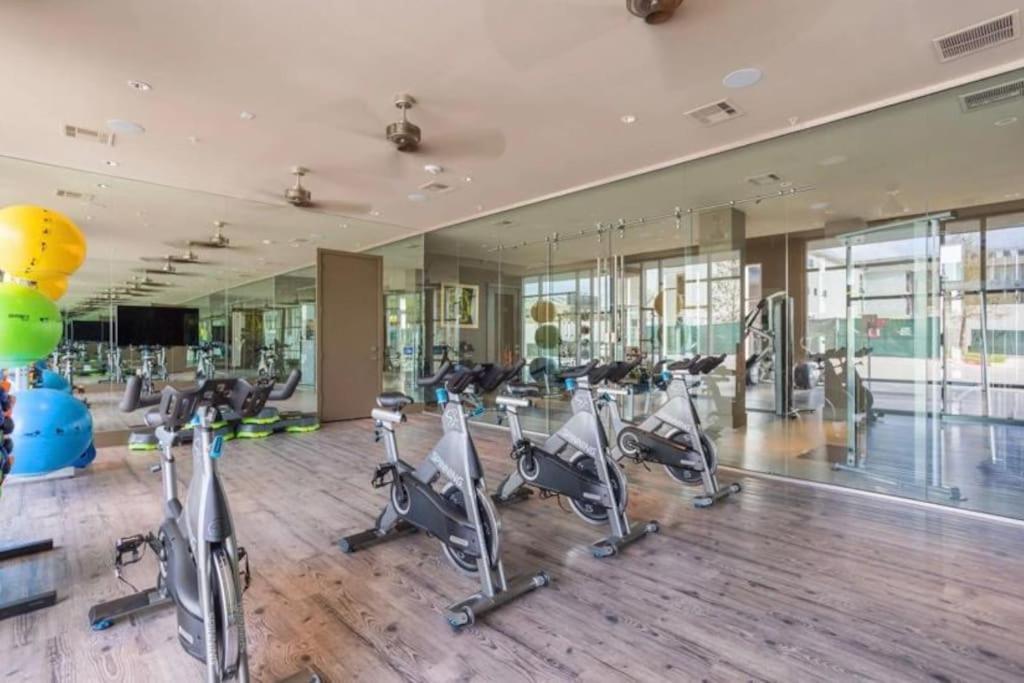 Apartment Modern 1br Retreat Pool Free Wi-fi Free Parking Austin