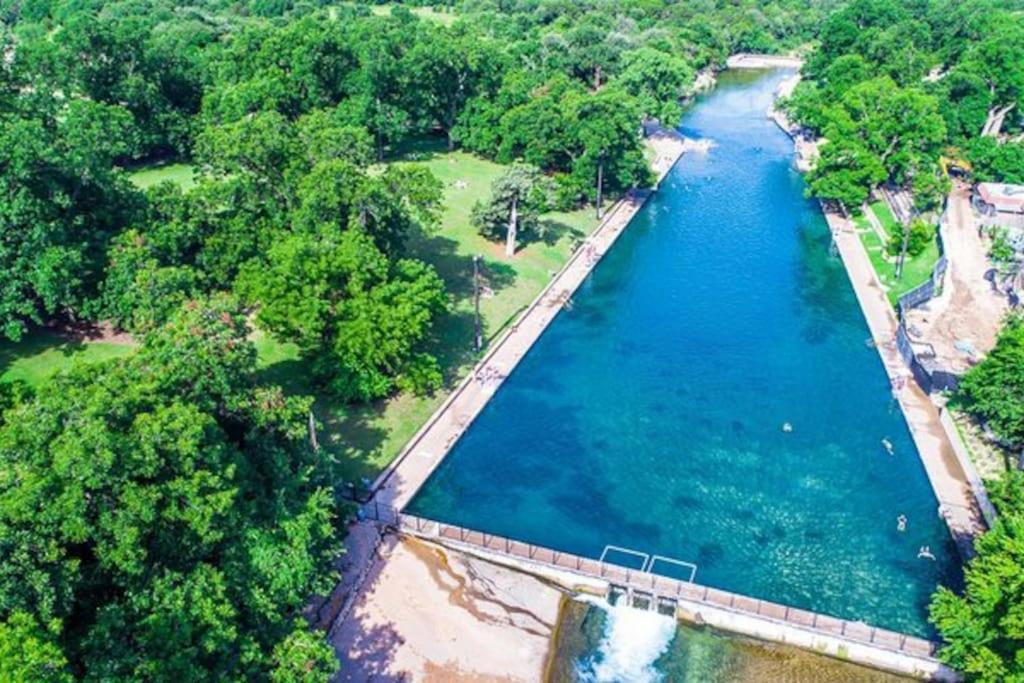 Modern 1br Retreat Pool Free Wi-fi Free Parking Austin