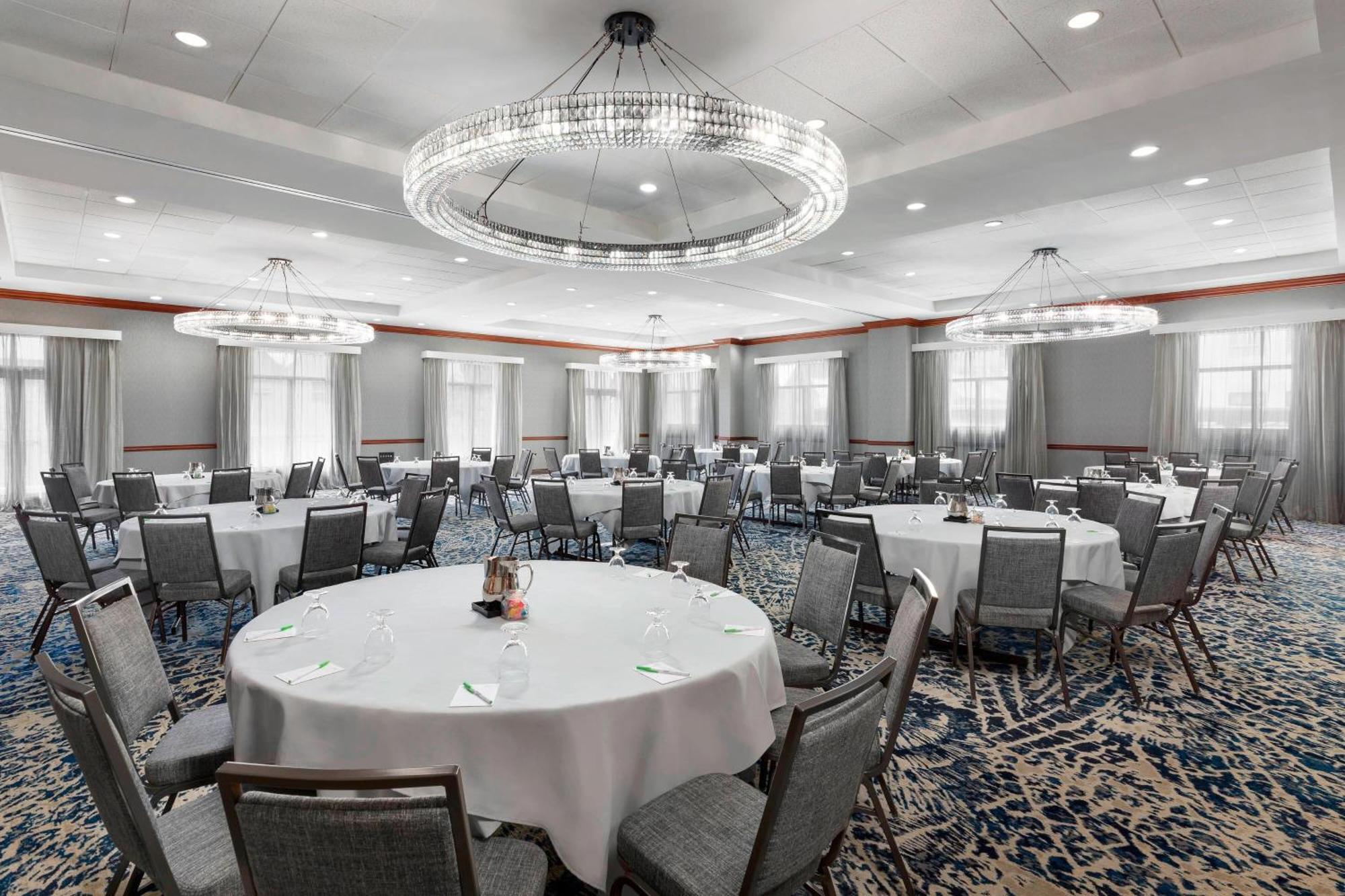 Courtyard Downtown/convention Center Hotel 3*