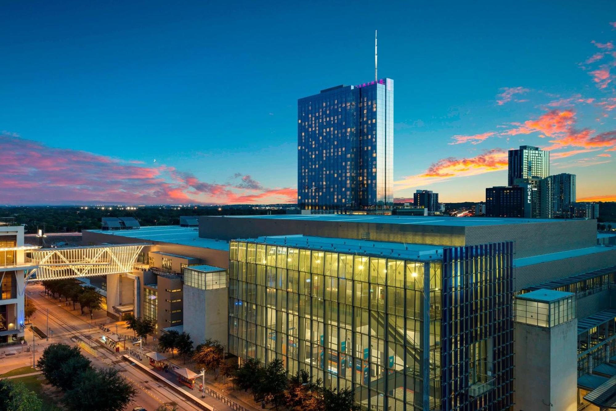 Courtyard Downtown/convention Center 3*