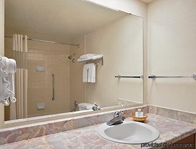 Aae Austin's Travelodge Hotel Austin