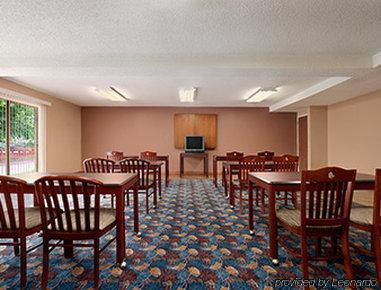 Aae Austin's Travelodge Hotel 2*