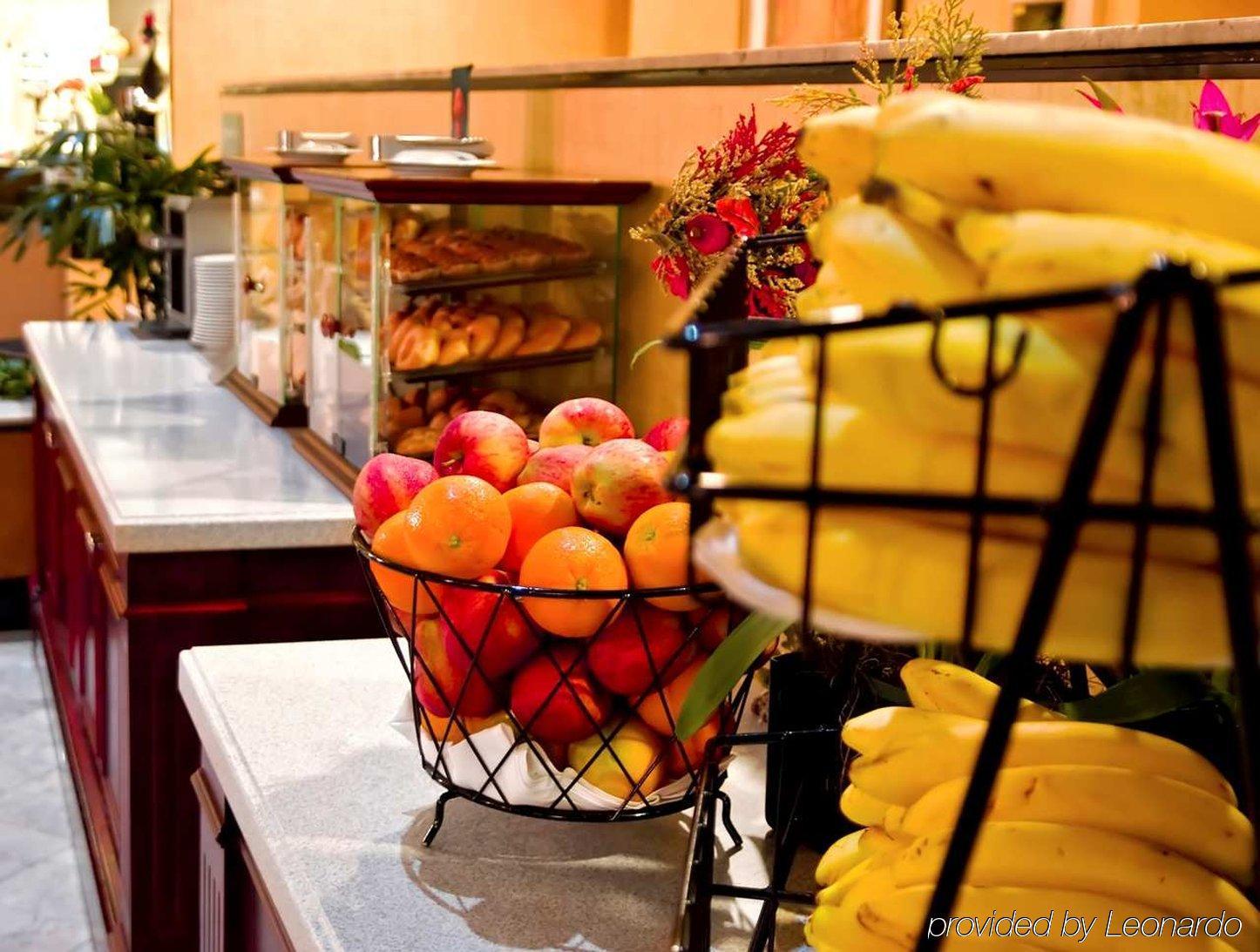 Hotel Embassy By Hilton Downtown South Congress 4*