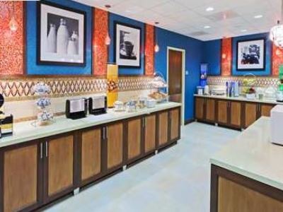 Hampton Oak Hill Hotel 3*