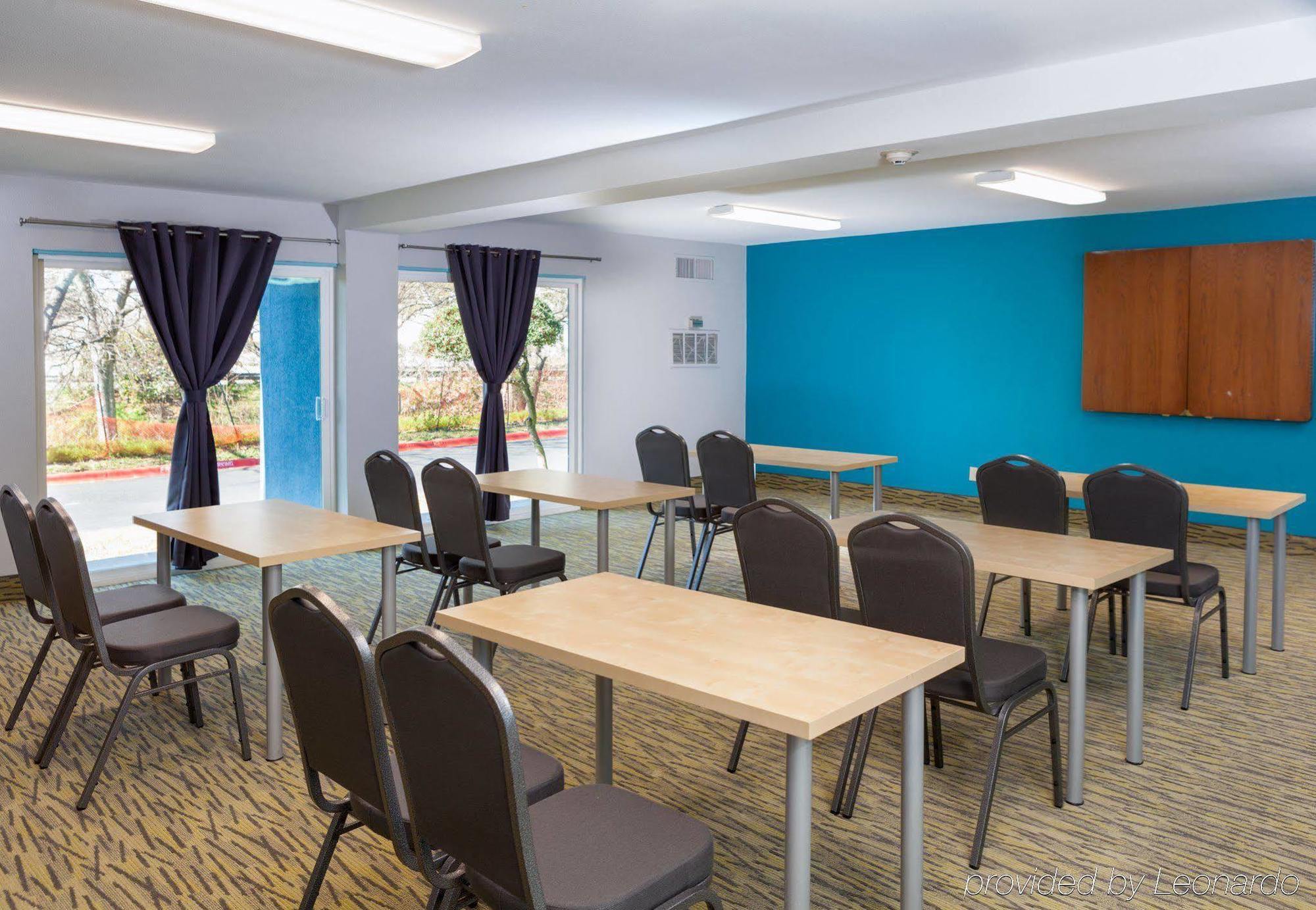 Aae Austin's Travelodge Hotel Austin