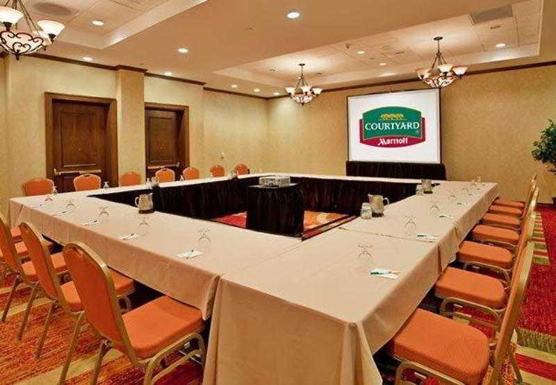 Courtyard Downtown/convention Center Hotel 3*
