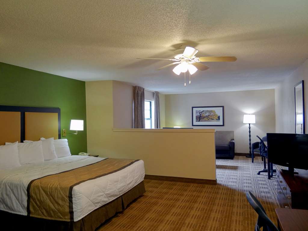 Extended America - - Downtown - 6th St. 2* Austin
