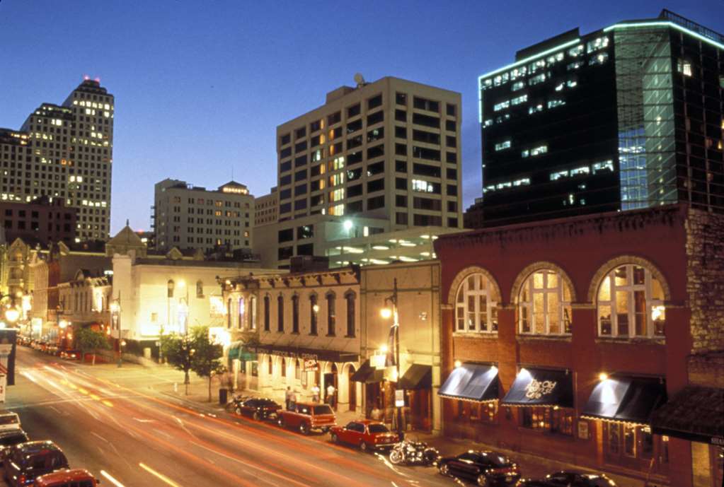 Embassy By Hilton Downtown South Congress
