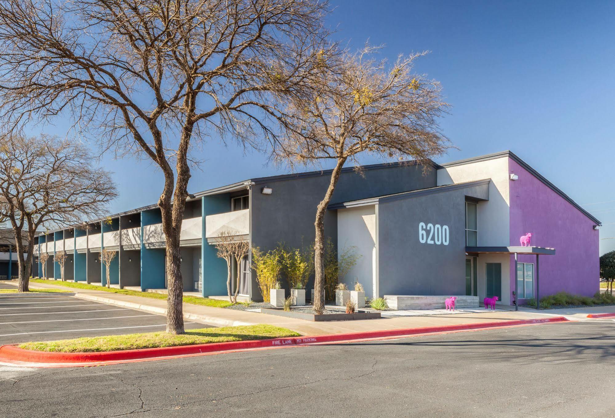 Aae Austin's Travelodge Hotel