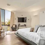 Architectural Dream In Trendy East Austin