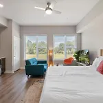 Upscale Modern Apts - Free Parking, Fast Wifi, Courtyard