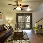 The Norwalk By Lodgewell - West Austin Three\'S Company Vibes