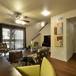 The Norwalk By Lodgewell - West Austin Three\'S Company Vibes